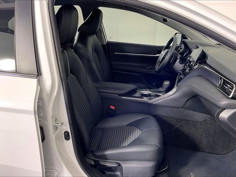 Used 2024 Toyota Camry SE w/ Convenience Package FWD image 9