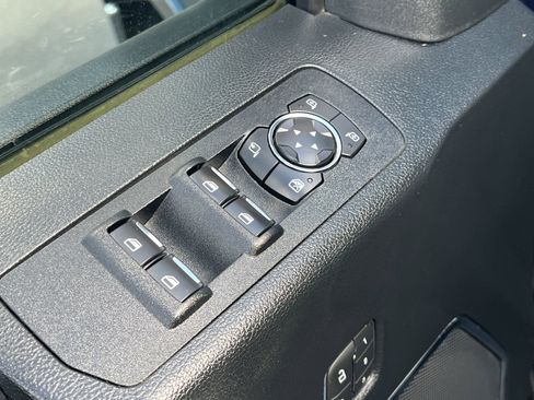 Used 2019 Ford F150 Lariat w/ Trailer Tow Package image 21