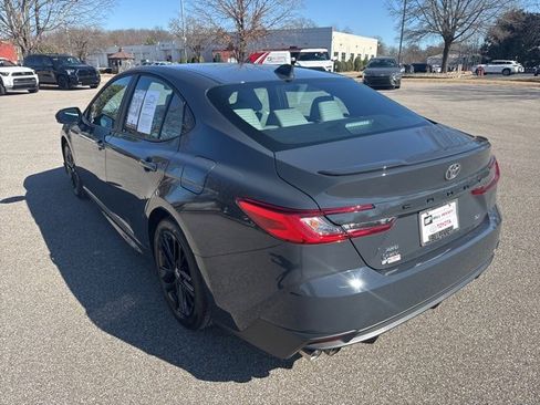 Used 2025 Toyota Camry SE image 3