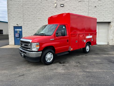 New 2026 Ford E-350 and Econoline 350 Super Duty w/ Interior Upgrade Package RWD image 4
