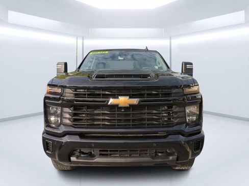 Used 2025 Chevrolet Silverado 2500 Custom w/ Custom Value Package AWD/4WD image 8
