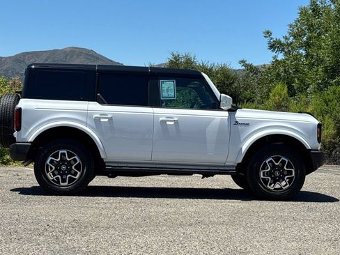 Used 2024 Ford Bronco Outer Banks AWD/4WD image 3