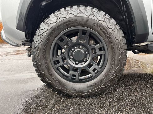 Used 2020 Toyota Tacoma TRD Off-Road image 9