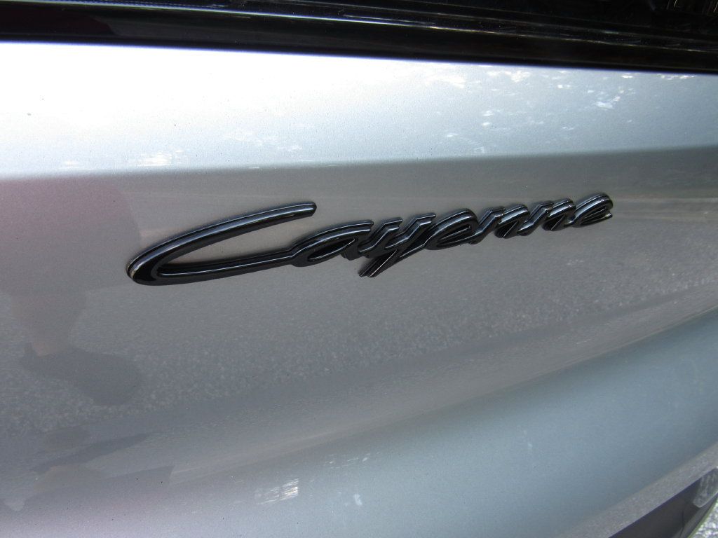 Certified 2025 Porsche Cayenne E-Hybrid AWD/4WD image 13