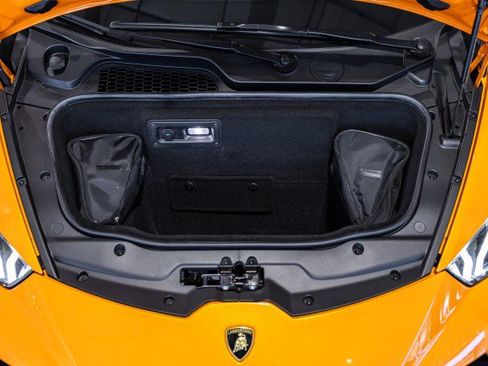 Used 2018 Lamborghini Huracan Performante AWD/4WD image 36