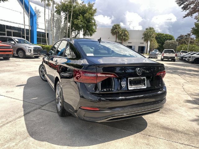 Used 2024 Volkswagen Jetta SE FWD image 12