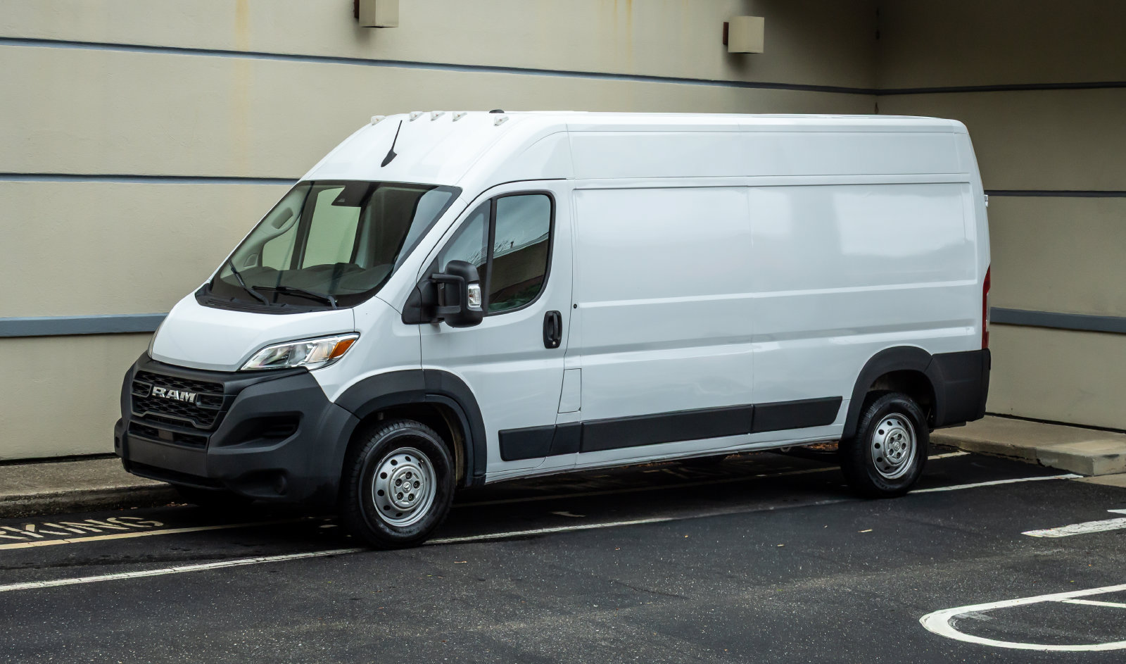 Used 2023 RAM ProMaster 2500 FWD image 3