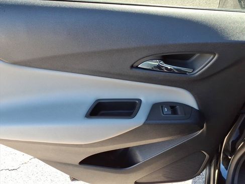 Used 2023 Chevrolet Equinox LS w/ LS Convenience Package FWD image 32