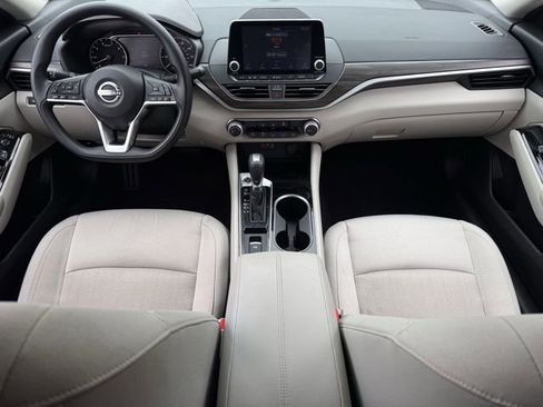 Used 2023 Nissan Altima 2.5 SV image 10