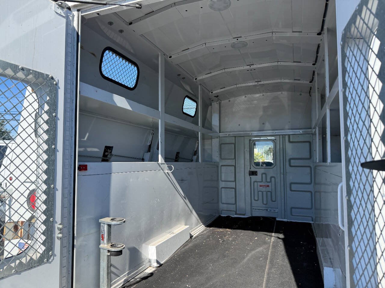 Used 2017 Ford E-350 and Econoline 350 Super Duty RWD image 10