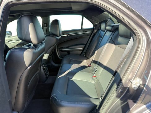 Used 2018 Chrysler 300 S w/ 300S Premium Group RWD image 16