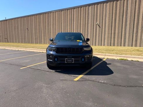 Used 2024 Jeep Grand Cherokee Trailhawk AWD/4WD image 3