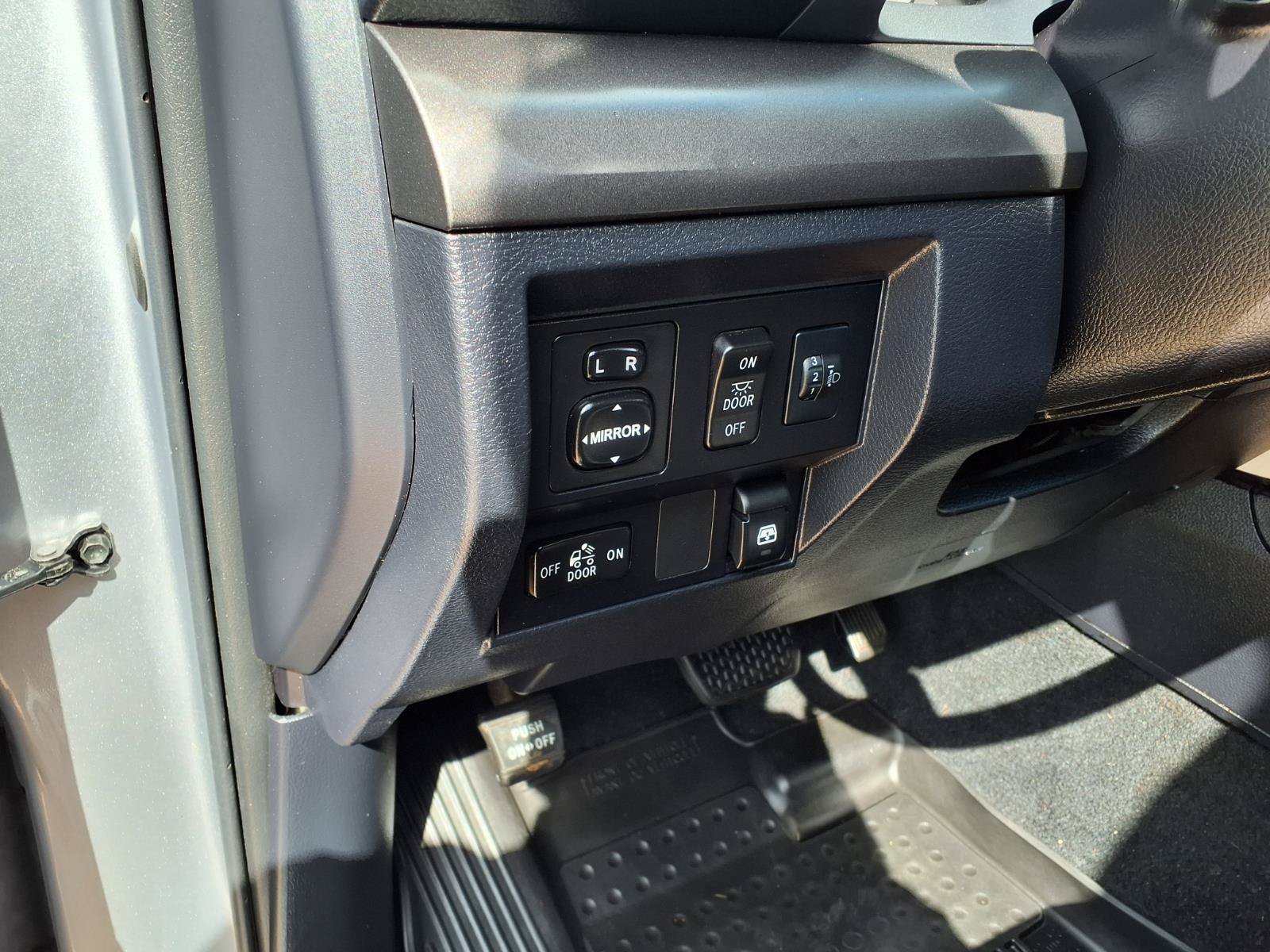 Used 2017 Toyota Tundra SR5 w/ SR5 Upgrade Package AWD/4WD image 23