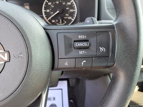 Used 2023 Nissan Rogue S image 23