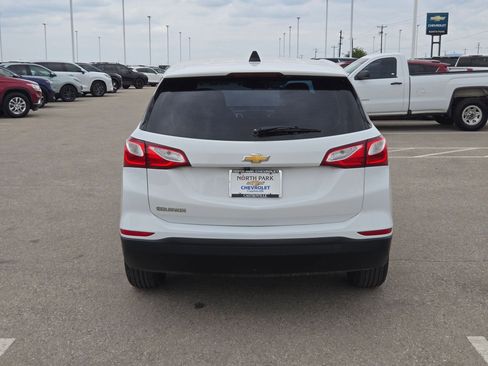 Used 2019 Chevrolet Equinox LS image 4