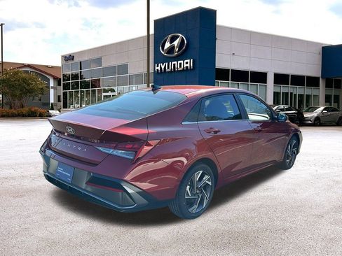 Certified 2024 Hyundai Elantra SEL w/ Convenience Package image 5