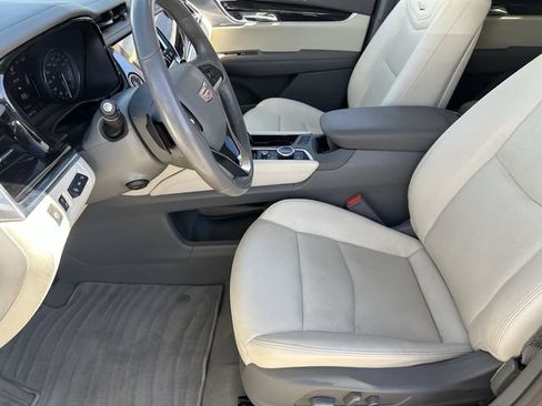 Used 2023 Cadillac XT6 Premium Luxury w/ Technology Package FWD image 21