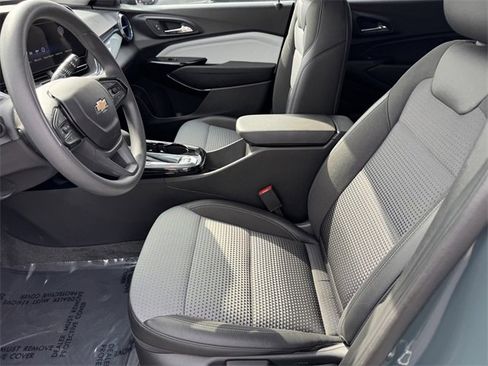 Certified 2025 Chevrolet Trax LT image 10