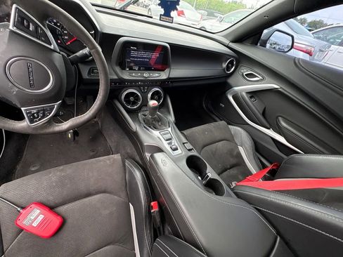 Used 2021 Chevrolet Camaro SS RWD image 5