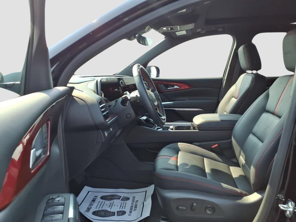 Used 2025 Chevrolet Traverse RS w/ LPO, Floor Liner Package AWD/4WD image 19