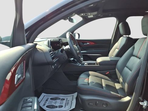 Used 2025 Chevrolet Traverse RS w/ LPO, Floor Liner Package AWD/4WD image 19