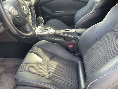 Used 2018 Nissan 370Z Touring RWD image 10