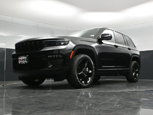 Used 2023 Jeep Grand Cherokee Limited w/ Black Appearance Package AWD/4WD image 61