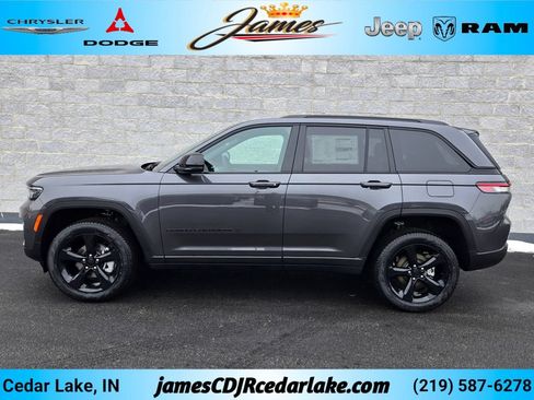 New 2025 Jeep Grand Cherokee Limited w/ Black Appearance Package AWD/4WD image 2