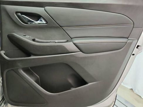 Used 2021 Chevrolet Traverse LS FWD image 26