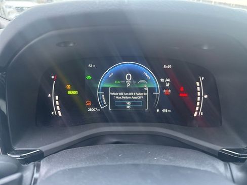 Used 2025 Toyota Camry SE image 15