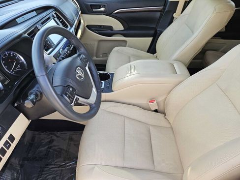 Used 2016 Toyota Highlander Limited FWD image 13