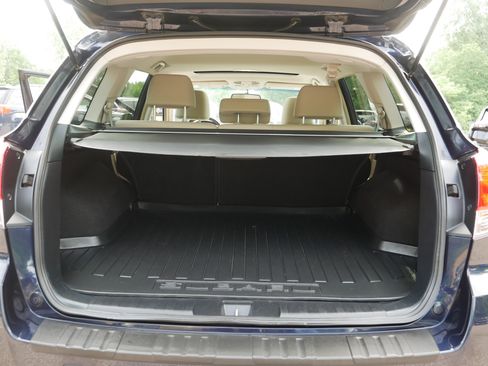 Used 2012 Subaru Outback 2.5i Limited w/ Moonroof Pkg AWD/4WD image 18
