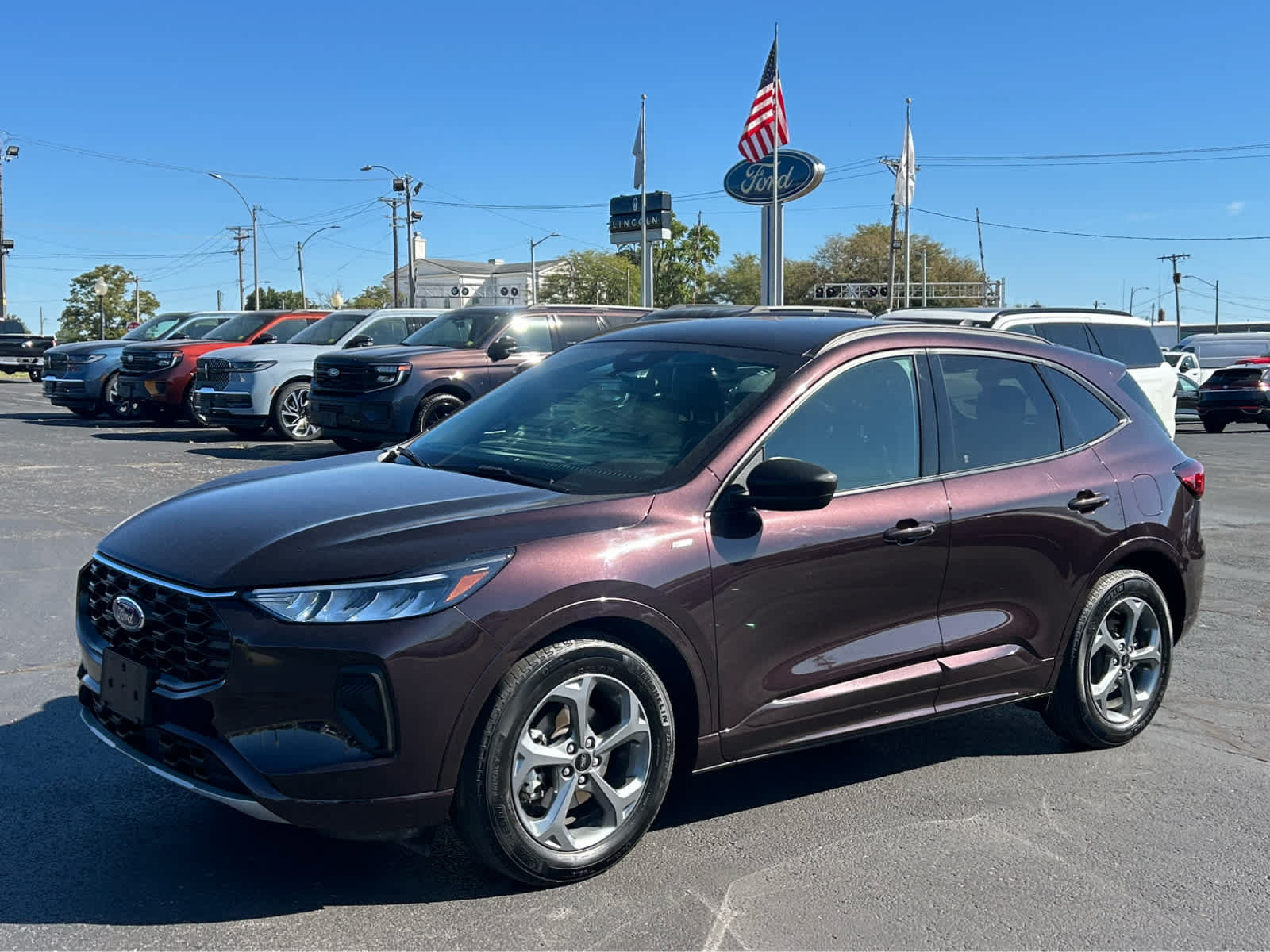 Used 2023 Ford Escape ST-Line w/ Tech Pack #1 FWD image 2