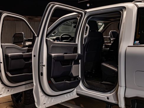 Used 2025 Ford F350 Lariat w/ Lariat Ultimate Package image 31