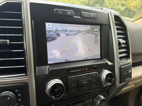 Used 2018 Ford F150 Lariat w/ Equipment Group 502A Luxury AWD/4WD image 23
