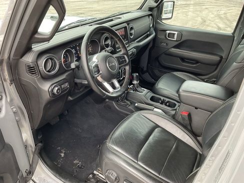 Used 2018 Jeep Wrangler Unlimited Sahara w/ Cold Weather Group image 10