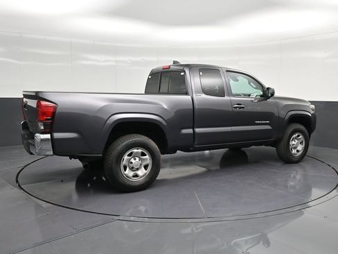 Used 2022 Toyota Tacoma 2WD Access Cab image 3