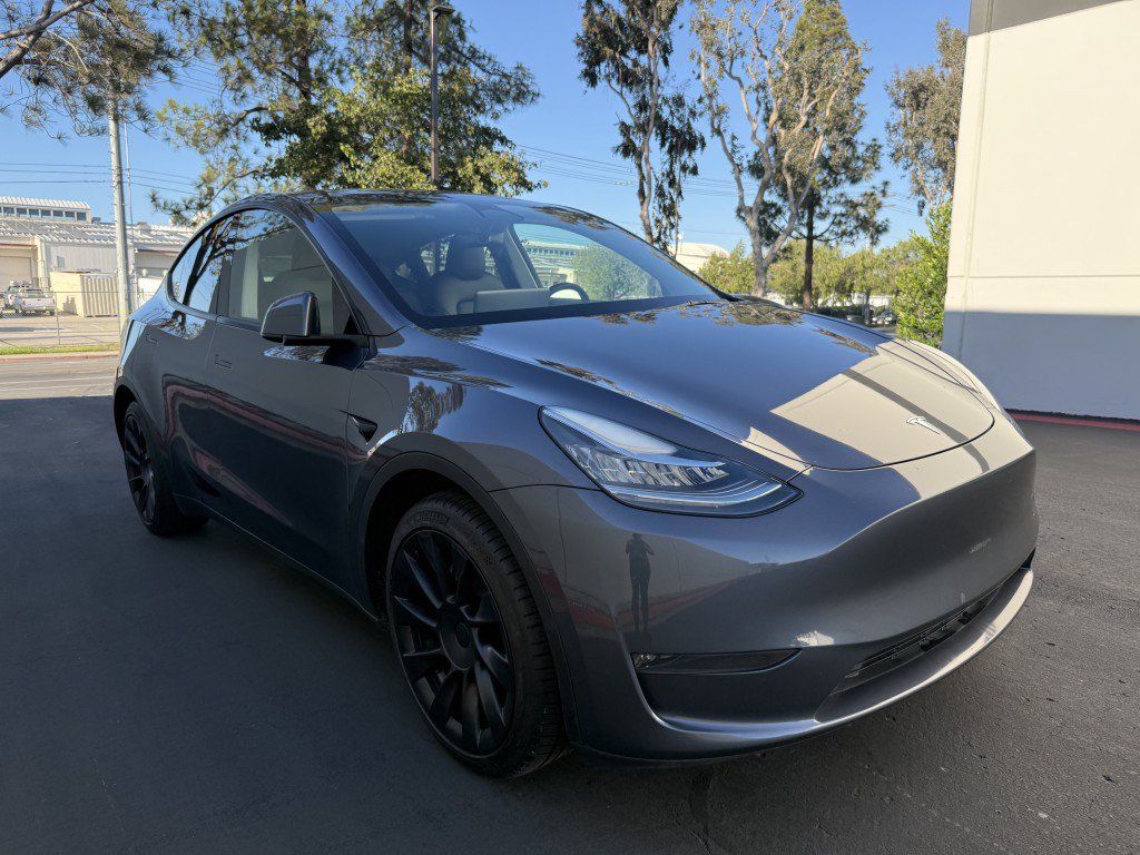 Used 2023 Tesla Model Y Long Range AWD/4WD image 2