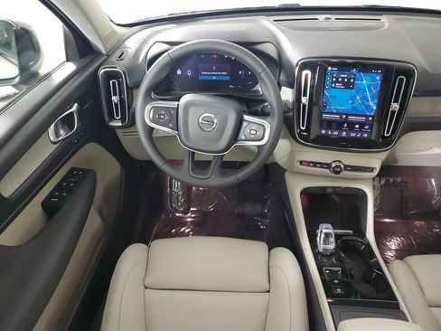 Certified 2024 Volvo XC40 B5 Ultimate w/ Protection Package Premier AWD/4WD image 18
