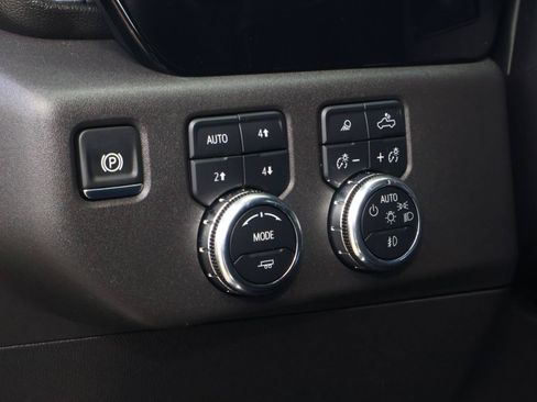 Used 2025 GMC Sierra 1500 SLT AWD/4WD image 26