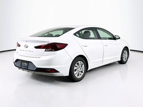 Used 2020 Hyundai Elantra SE w/ Cargo Package (C1) FWD image 9