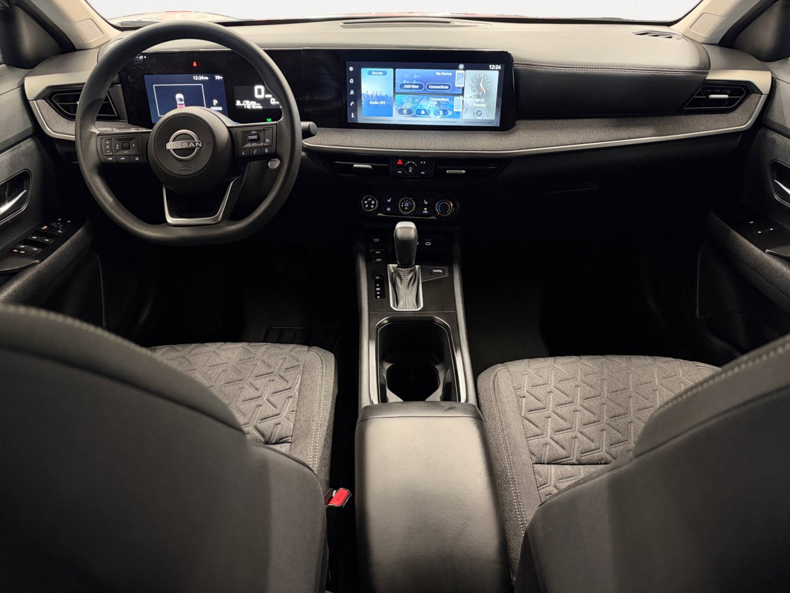 Used 2025 Nissan Kicks SV w/ SV Premium Package FWD image 3