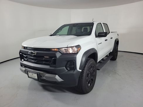 Used 2026 Chevrolet Colorado Trail Boss AWD/4WD image 2