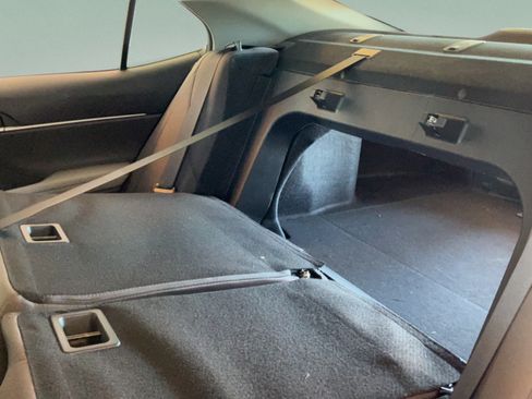 Used 2019 Toyota Camry LE FWD image 29