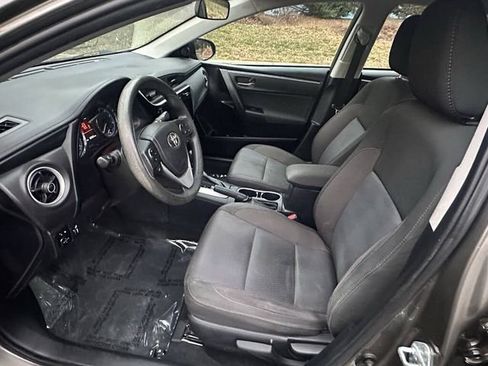 Used 2018 Toyota Corolla LE image 11