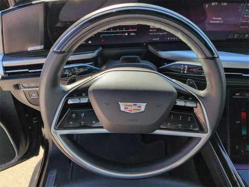 Certified 2025 Cadillac Escalade Premium Luxury image 9