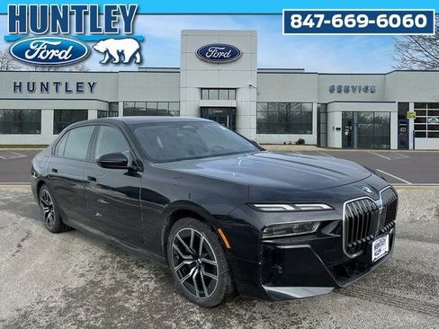 Used 2024 BMW 740i xDrive image 4