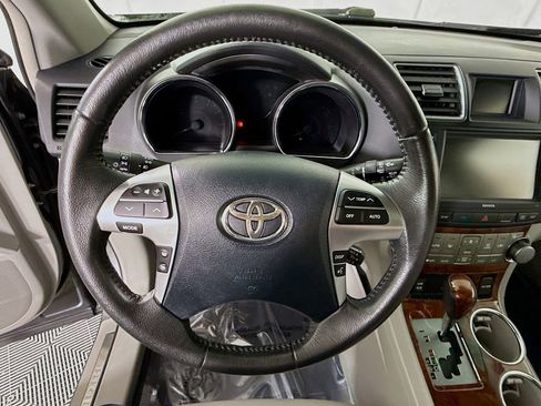 Used 2011 Toyota Highlander Limited w/ Tow Pkg image 22