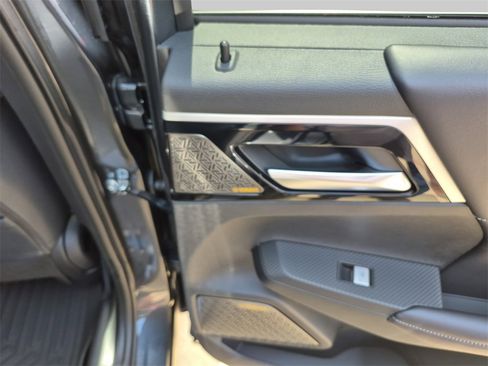 New 2025 Mitsubishi Outlander SE image 44