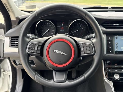 Used 2016 Jaguar XF Prestige AWD/4WD image 32
